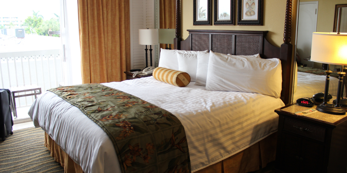 Best Fabrics to Use for Hotel Bedding